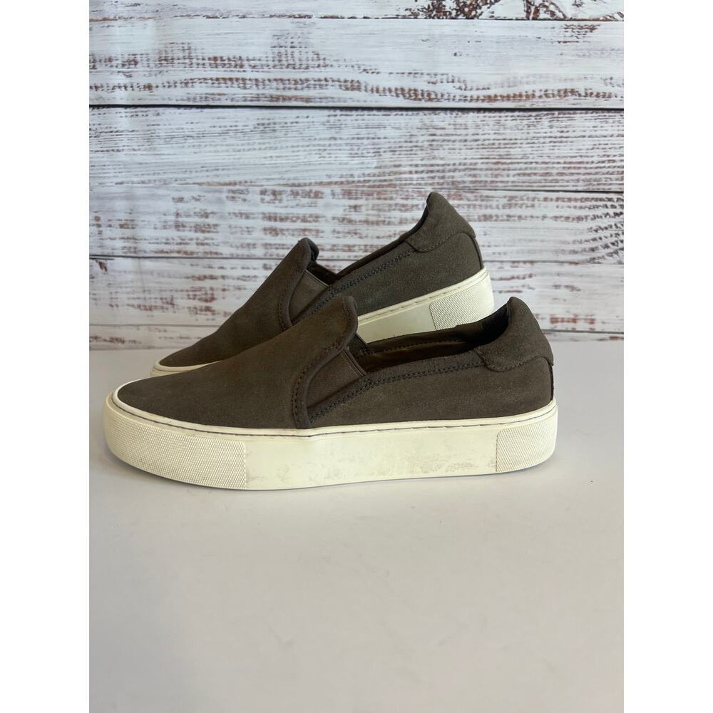 UGG Women’s Jass Suede Slip-On
Sneakers dark taupe/gray size 8